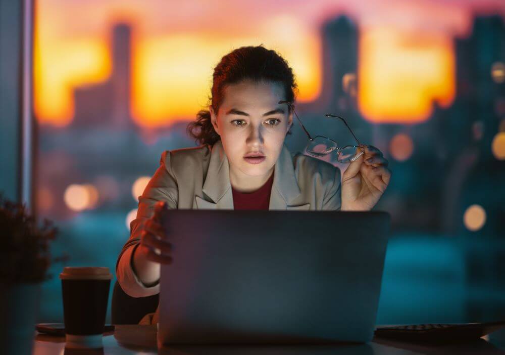 Businesswoman Working On Laptop 2025 04 29 03 26 20 Utc